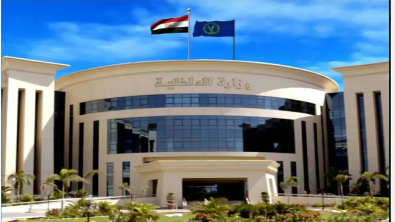 ضبط ثلاث طلاب في مصر اعتدوا على معلمهم في المدرسة